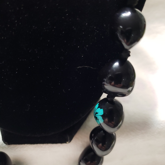 Beautiful Black Chunky Hawaiian Kukui Nut Lei Necklace with Ribbon Closure - Picture 4 of 8